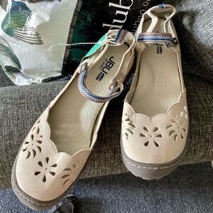 10M JBU Beige Ankle Strap Memory Foam Flats Shoes Deep Sea Encore